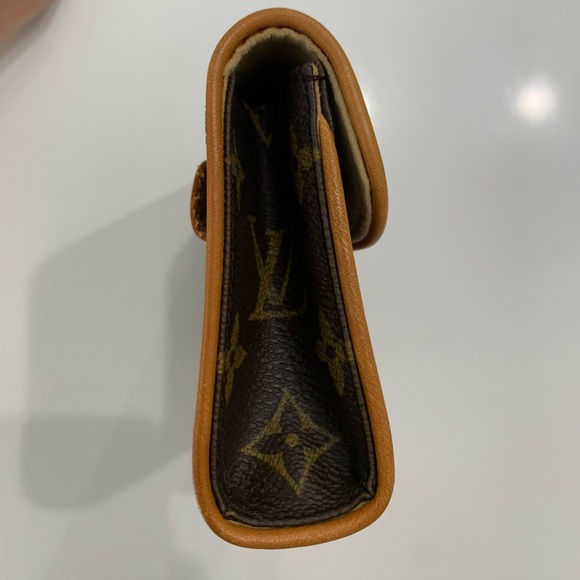 Authentic Louis Vuitton Florentine pochette - Picture 4 of 15